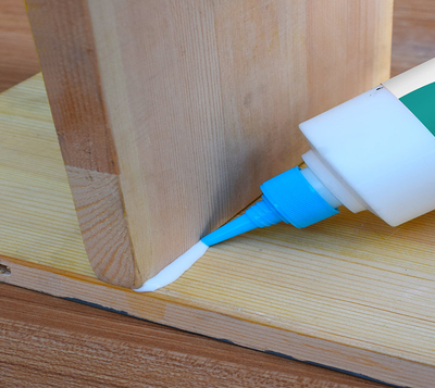 我是一個(gè)初學(xué)木工的學(xué)徒,請(qǐng)問粘接木家俱用什么膠好?